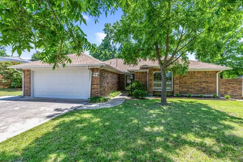 609 W Windsor Dr, Denton, TX 76207