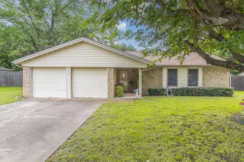 6512 Massey Ct, North Richland Hills, TX 76182