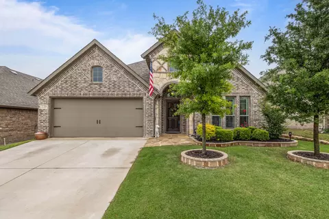 220 Bayonet Dr, Fort Worth, TX 76108
