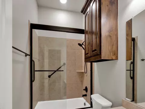 Bath - 117 Tower Cir, Terrell, TX 75160 photo 3 of 3