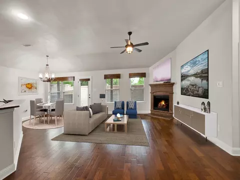 Living - 117 Tower Cir, Terrell, TX 75160 photo 2 of 5