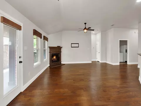 Living - 117 Tower Cir, Terrell, TX 75160 photo 3 of 5