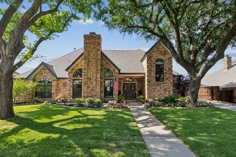1904 Glenbrook Ct, Bedford, TX 76021