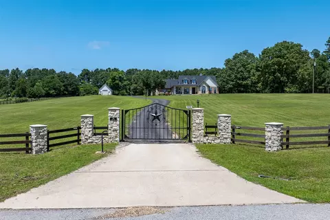 106 Timber Hill Dr, Athens, TX 75751
