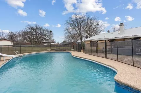 1601 E Bankhead Dr, Weatherford, TX 76086