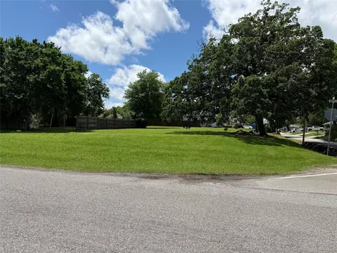 820 E 6th St, Bonham, TX 75418