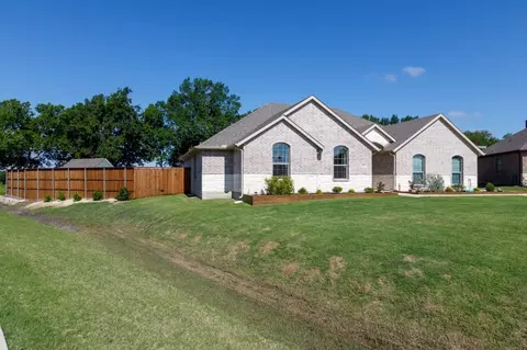 2093 Creekview Ln, Nevada, TX 75173