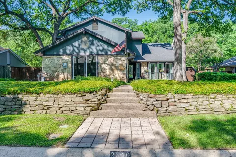 2310 Crown Colony Dr, Arlington, TX 76011