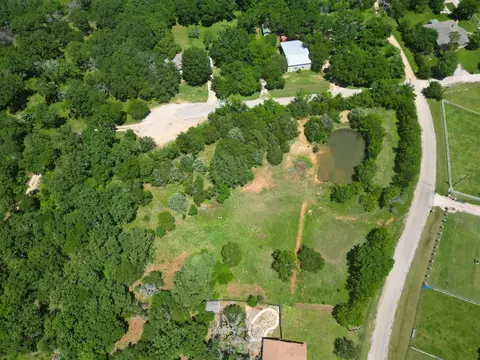 701 W Apache Ct, Burleson, TX 76028
