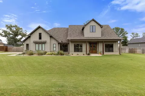 14816 Woodland Creek Dr, Tyler, TX 75706