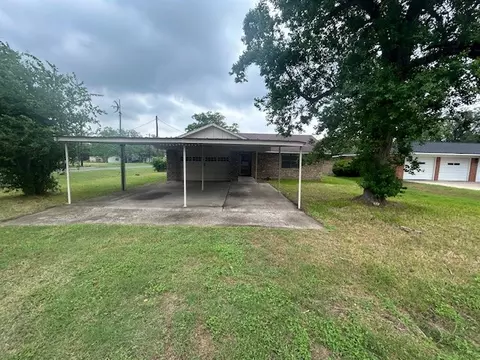 340 N West St, Yorktown, TX 78164