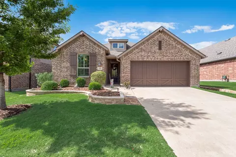 1825 Maya Dr, Lantana, TX 76226