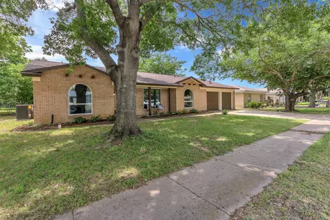 7616 Circle Dr, North Richland Hills, TX 76180