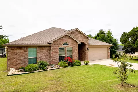 1302 Shawnee Trl, Granbury, TX 76048