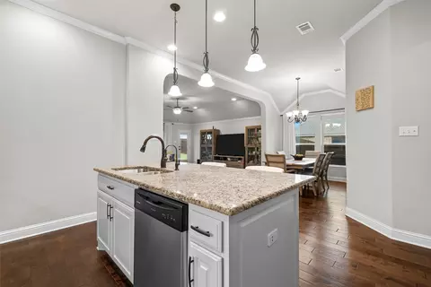 236 Oak Meadow Trl, Waco, TX 76705 photo 8