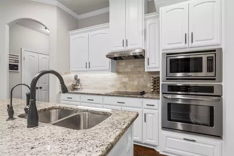 236 Oak Meadow Trl, Waco, TX 76705 photo 7