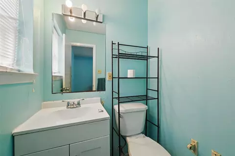 Bath - 1205 Crane Dr, Euless, TX 76039 photo 2 of 2