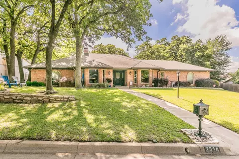 2314 Wakeforest Ct, Arlington, TX 76012