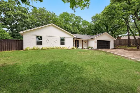 2924 Spring Oaks Ct, Bedford, TX 76021