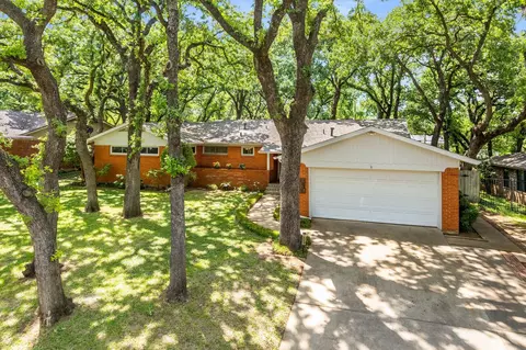 1108 Sherwood Dr, Arlington, TX 76013