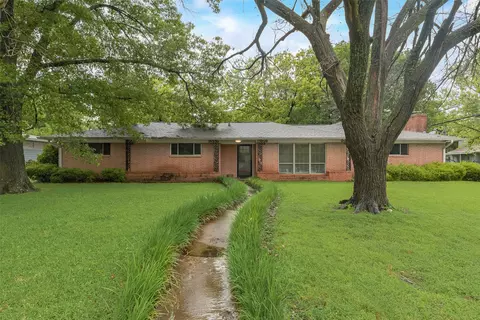 2009 Franklin Ave, Bonham, TX 75418