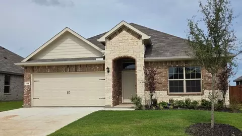 160 Trinity St, Grandview, TX 76050