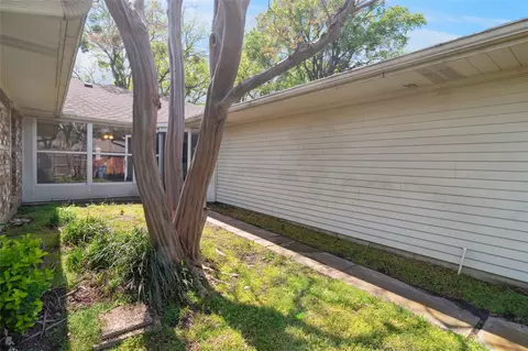 Exterior - 609 E Spring Valley Rd, Richardson, TX 75081 photo 4 of 5