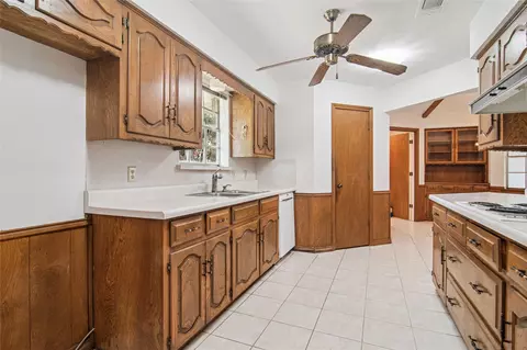 Kitchen - 609 E Spring Valley Rd, Richardson, TX 75081 photo 3 of 3