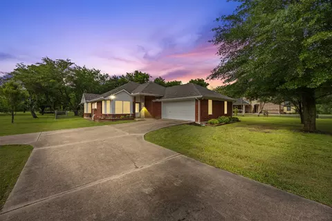 1308 W Madison St, Ennis, TX 75119