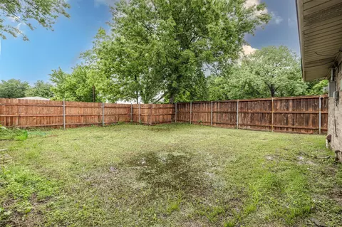 Exterior - 204 E 2nd St, Quinlan, TX 75474 photo 5 of 6