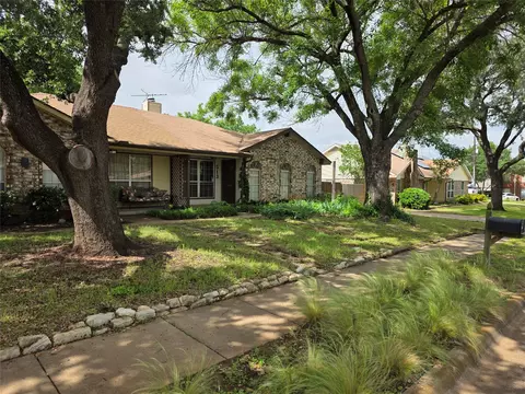 513 Augustine Dr, Euless, TX 76039