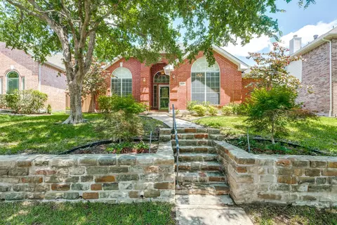 8820 Canyonlands Dr, Plano, TX 75025