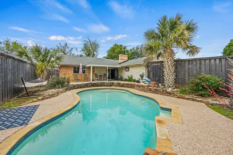 1625 Glenhill Ln, Lewisville, TX 75077
