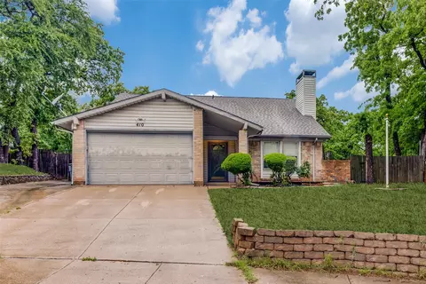 410 Lone Oak Cir, Euless, TX 76039