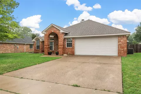 10612 Calaveras Dr, Waco, TX 76708 photo 2