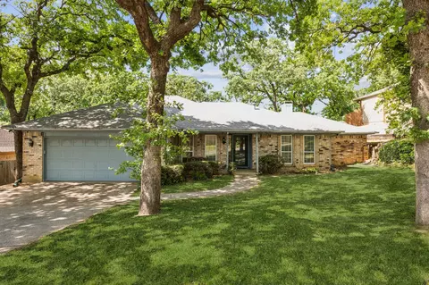 2207 Oakwood Ln, Arlington, TX 76012