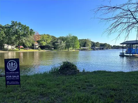 196 Indian Gap Dr, Mabank, TX 75156