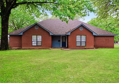 250 29th St SW, Paris, TX 75460