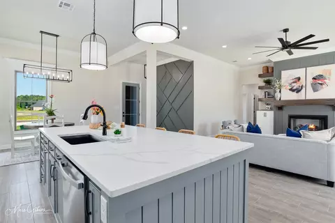 Kitchen - 167 Sitka Loop, Haughton, LA 71037 photo 3 of 5