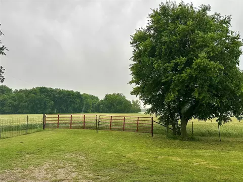 1801 S 4th St, Grandview, TX 76050