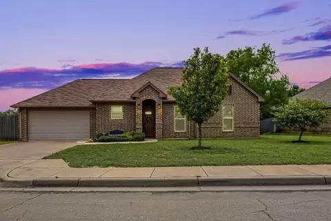 522 Lockwood Ln, Weatherford, TX 76087