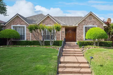 1817 Crockett Cir, Irving, TX 75038