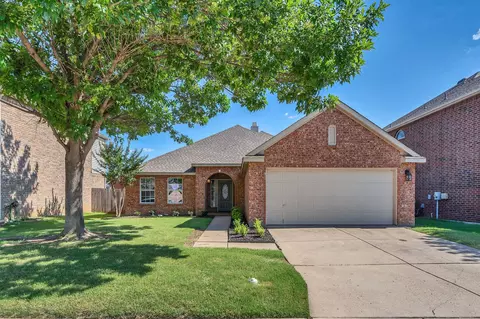 1940 Creek Crossing Dr, Justin, TX 76247