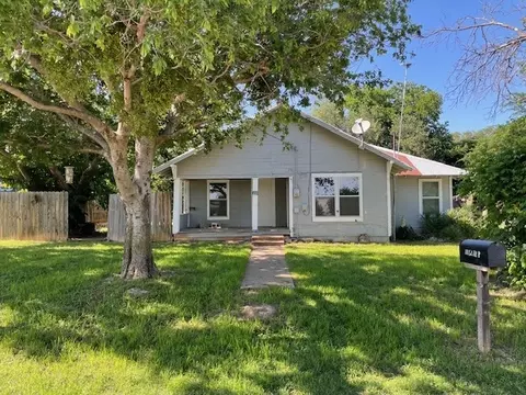 100 E Hill St, Woodson, TX 76491