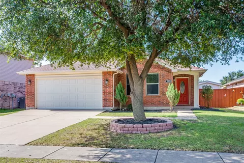 2031 Crosbyton Ln, Grand Prairie, TX 75052