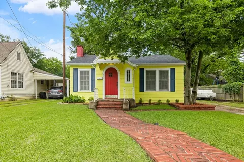 915 N Woods St, Sherman, TX 75092