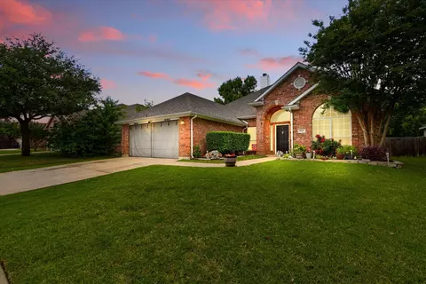10413 Bear Creek Trl, Fort Worth, TX 76244