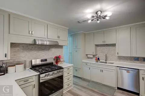 Kitchen - 1102 Rathbun St, Minden, LA 71055 photo 3 of 4