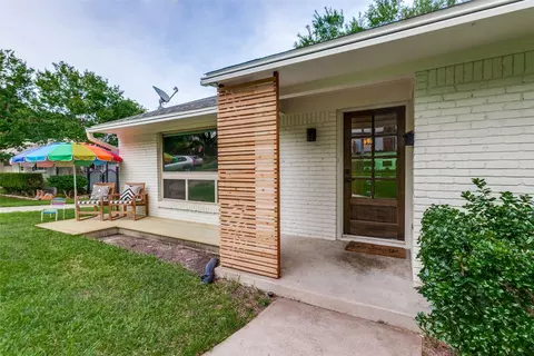 6918 Blackwood Dr, Dallas, TX 75231