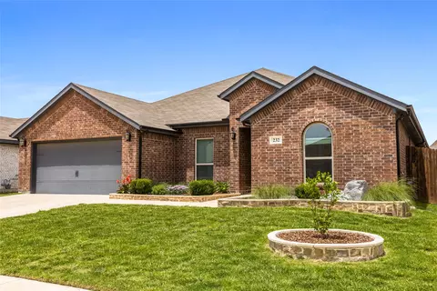 232 Cattlemans Trl, Saginaw, TX 76131